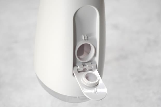 ニトリ「口腔洗浄器 NS8009」水注入口