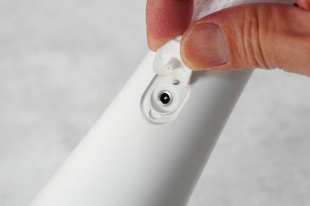 ニトリ「口腔洗浄器 NS8009」の電源コネクタ部分