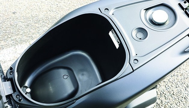 ホンダ ディオ110 ライト　「大容量のシート下収納」