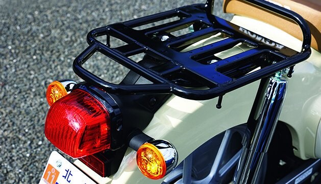 ホンダ スーパーカブ110 ライト　「シンプルで道具感のある荷台」
