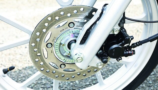 ホンダ スーパーカブ110 ライト　「ディスクブレーキの恩恵は大」
