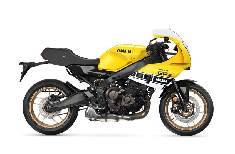 【反則級のカッコ良さ】ヤマハ「XSR900 GP」の新色が最高すぎる！ 80年代の伝説的レーサーを完全再現した“ネオクラシックの傑作”を徹底解説