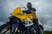 【反則級のカッコ良さ】ヤマハ「XSR900 GP」の新色が最高すぎる！ 80年代の伝説的レーサーを完全再現した“ネオクラシックの傑作”を徹底解説