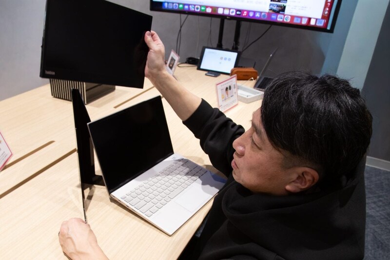 思い立った瞬間に、縦置きの作業環境が完成