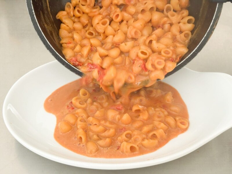 【1食約117円の本格イタリアン】“業スーの袋麺”は格上感が違う!鍋ひとつ、即席ラーメン感覚で作れるパスタが激ウマすぎた