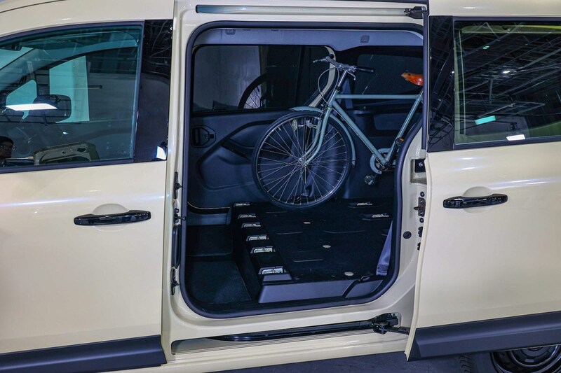 スライドドアの開口部は前後方向830mmを確保