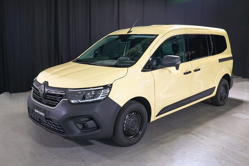 グラン（大きい）ということで、2列シートの標準ボディに対して、全長を420mmも延長している