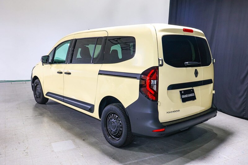 グランカングーはお馴染みの観音開きとなるダブルバックドアを採用する