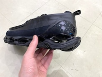 【革靴顔なのに異次元クッション】これがハイブリッドの完成形！ミズノ「ウエーブプロフェシー モック」をエディターが試し履き