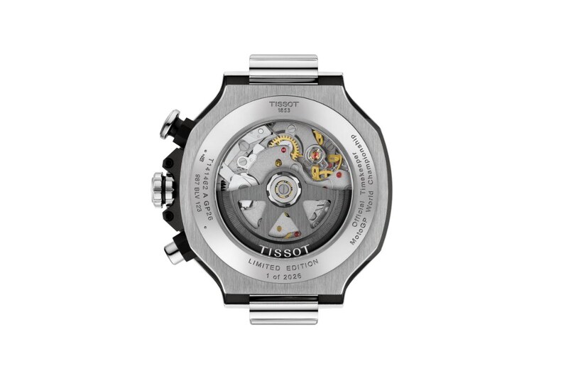 心臓部には、スケルトンダイアル越しに駆動機構の動きを堪能できるValjoux A05.951ムーブメントを搭載