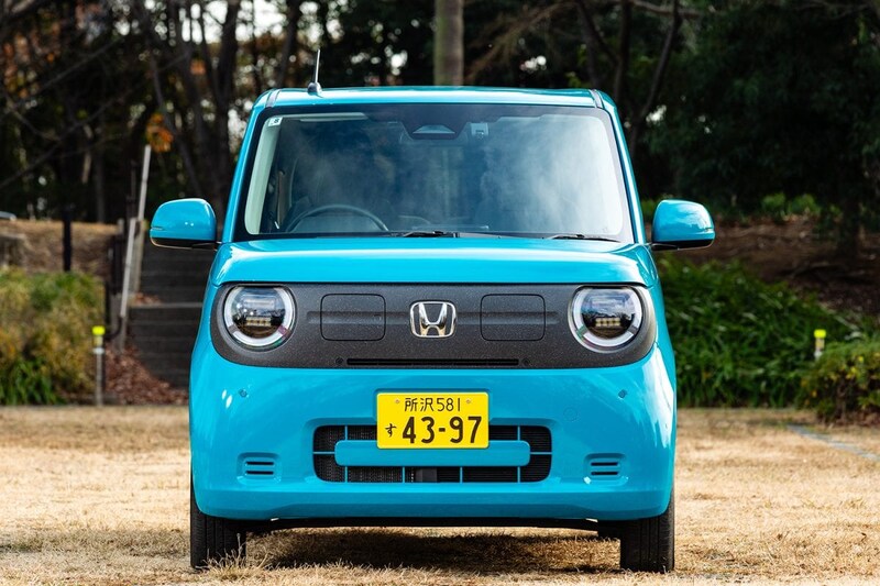 ボンネット&前フェンダー完全新作でよく見るとスクエア顔まで「e：」専用!