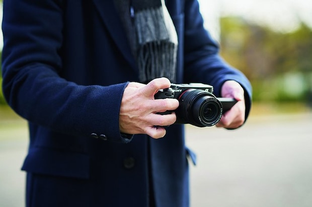 1 撮影する高さを変える　「対象の身長にもよりますが、腰ぐらいの高さで撮影すると背景が抜けてきれいな写真になります。スマホでも使えるテクです」（神さん）