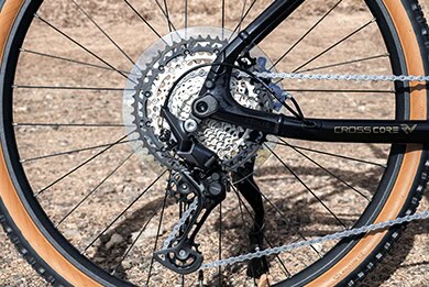 走行状況に応じて最適なギアの選択が可能なSHIMANO製の12速ドライブトレイン