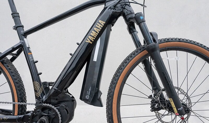 大容量のバッテリーが搭載され、ハイモードでは最大約82km、プラスエコモードでは最大約184kmを実現