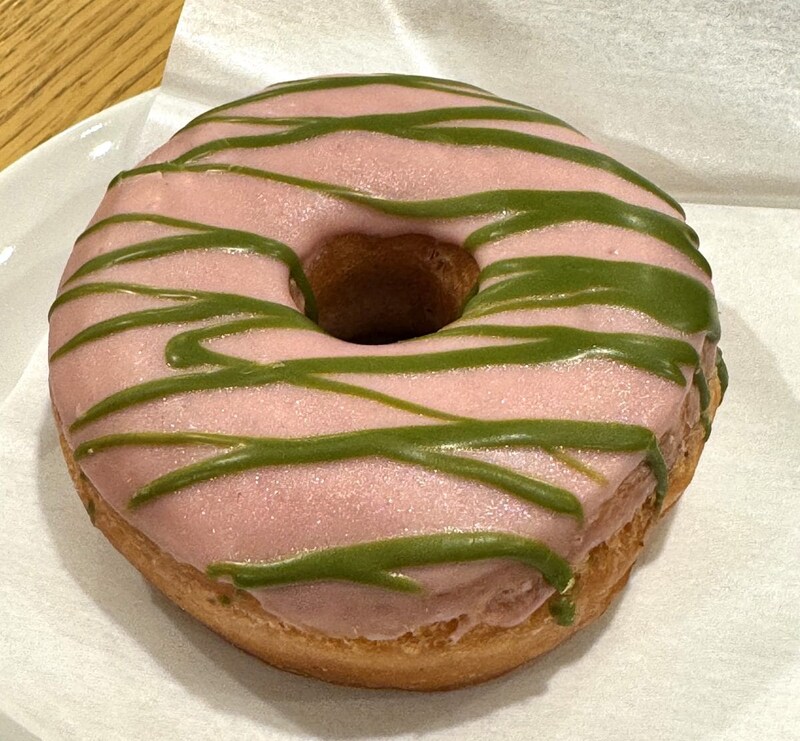 スターバックスコーヒー「桜抹茶ドーナツ」
¥320