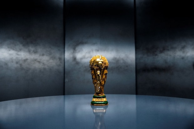 レゴ「レゴ（R）エディション FIFAワールドカップ（TM）公式トロフィー」￥26,980／2842個／完成時サイズは約H36㎝