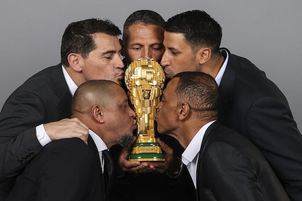 【あのW杯トロフィーが手に入る!?】レゴの本気がヤバい！実寸大のスケールと“隠しギミック”が胸熱すぎるFIFAコラボ第1弾
