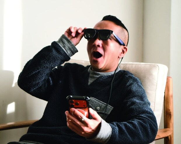 【常識を覆す最新デジモノ】眼鏡をかけるだけで2Dを3D化!? 防災スピーカー＆小型プロジェクターなど「生活が激変する」傑作ガジェット3選