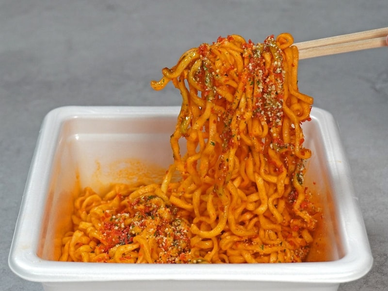 明星食品
明星 ピザハット監修 ピザハット・マルゲリータ味焼そば
