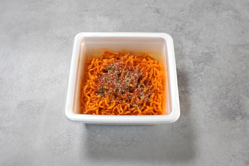 明星食品 明星 ピザハット監修 ピザハット・マルゲリータ味焼そば