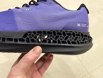 【未知の推進力】3Dプリントソールが常識を変える！日本発スニーカー、ハイベックス「HX LENS」をエディターが試し履き