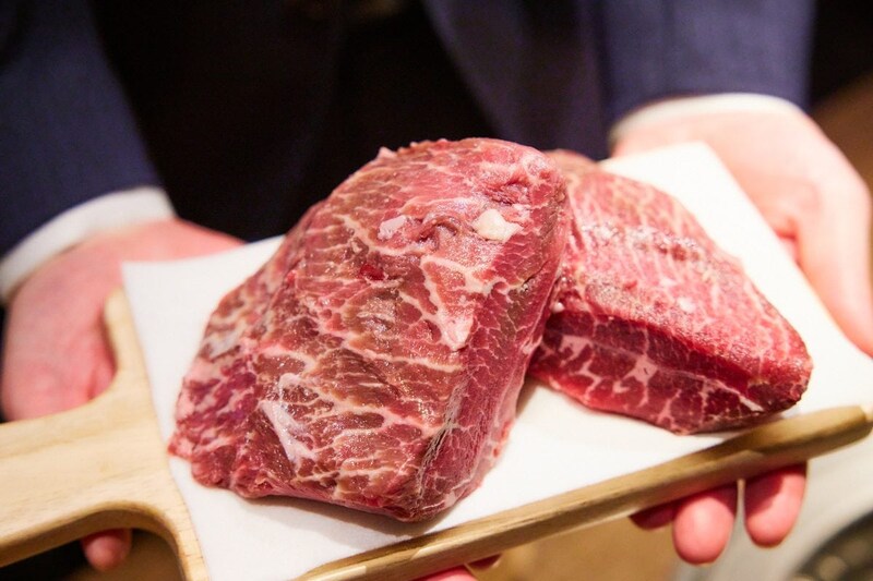 みすじの中でもさらにサシの入った中心部分で、牛1頭から約600g程度（約0.15％）ほどしか取れない厳選上みすじ