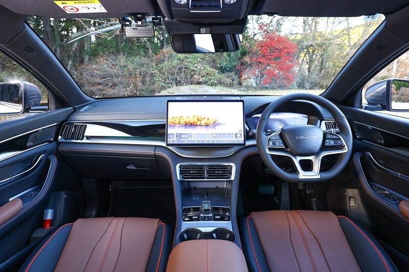 先進性を全面に出さずに、従来からの“クルマ感”を残しているのがBYDのインパネデザイン