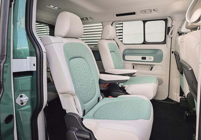 ミニバンスタイルで多人数乗車も楽々