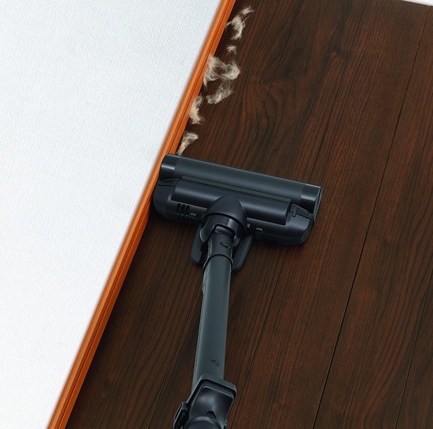 TOSHIBA コードレススティック掃除機 TORNEO cordless　VC-CLZ74DS　「ゴミが溜まりやすい壁際もス～っと滑らすだけでしっかりキャッチ！」