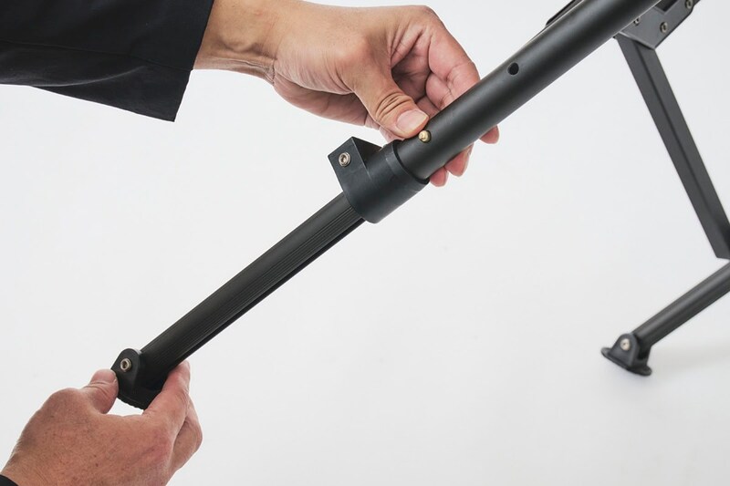 ロックピンが付いており、簡単に高さを調節できる仕組み