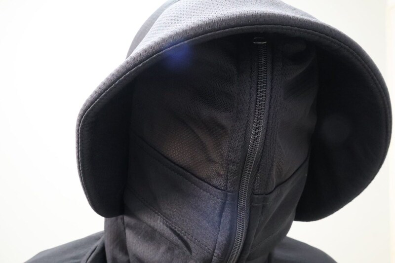 【完売必至のワークマン】あの「不審者パーカー」が進化して再登場！UVカット95％で2300円の2026年版もやっぱり…“怪しい”!?