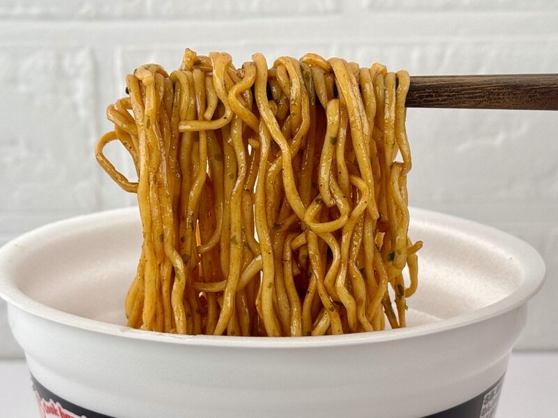 エースコック
スーパーカップ スパイシーソース焼そば／スーパーカップは麺の進化がすばらしいんです。ガシガシとした力強い食感が、スパイシーな味付けに負けない存在感を放ちます