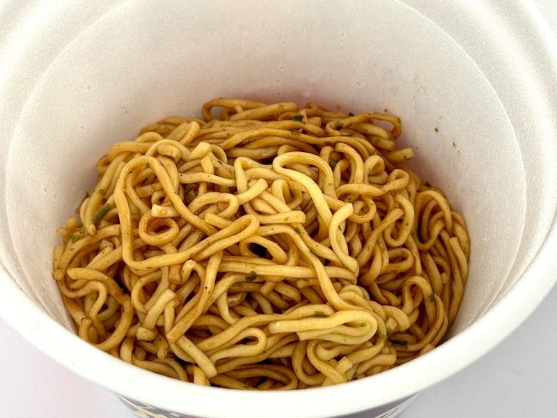 エースコック
スーパーカップ スパイシーソース焼そば／ウスターソースをベースにしつつ、エスビー食品監修の「超やみつきペッパー」が主役