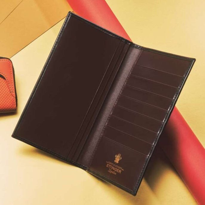 ブラック×ボルドーレッドのバイカラー、ゴールドのワンポイント