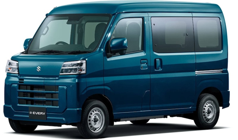 4シーターはレーザーブルークリスタルシャイン／ホワイトB／ブライトシルバーメタリックの3色を用意