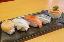 【5種盛りで580円!?】スシローの春メニューがコスパ崩壊…鮮度抜群の桜鯛にお得な食べ比べ皿も！“絶対食べるべき”限定ネタを徹底レポ