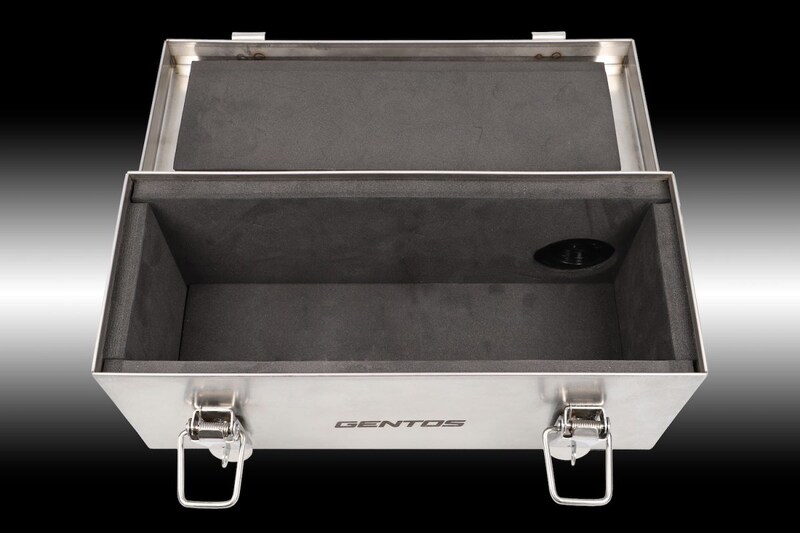 外側の素材には熱や衝撃に強い高強度のステンレス、内側には熱に強く燃えにくいEVAフォームを採用している