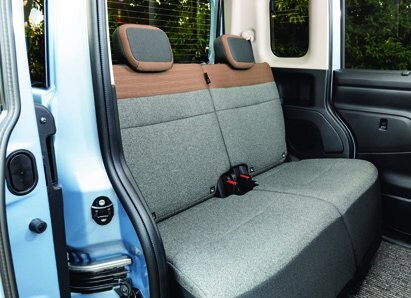 走るソファと呼べるシート スライド32cmの使い勝手