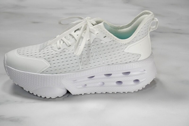 ワークマン「マンダムフライギアドライランチャー」は疲れ知らずで歩ける