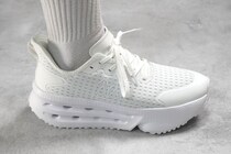 【ワークマン】3900円「疲れない＆蒸れない」神スニーカーが歩きやすすぎた！驚愕の6.5cm厚底を徹底レビュー