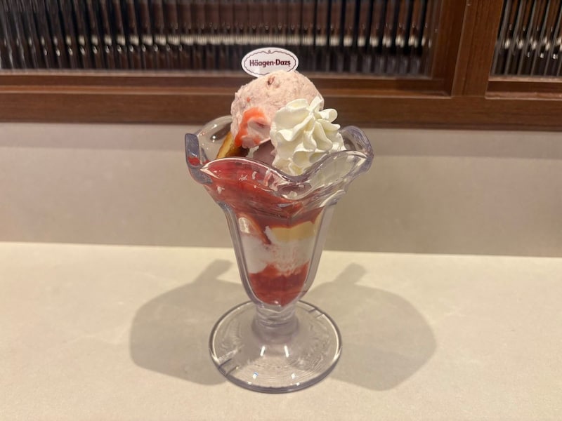 サンマルクカフェ　ICHIGO ミルフィーユパフェ with ハーゲンダッツ