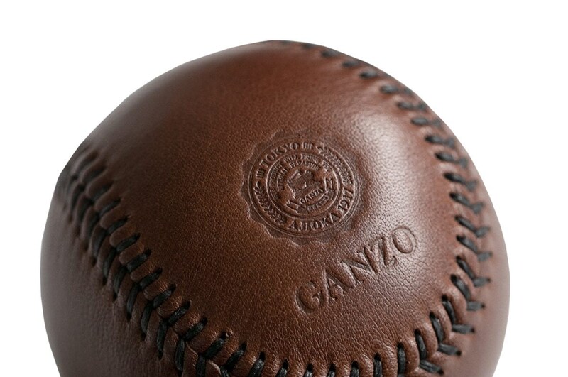 原皮は「7QS-R」シリーズの北海道・士別市の循環型農業で畜産された牛革を使用