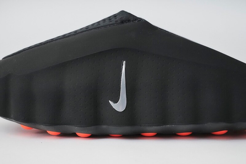 スウッシュが縦に配置