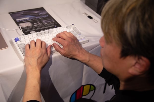 一般的な1,000Hzキーボードと比べて8倍の入力情報を処理できるので、キーボード操作とモニター間に生じる遅れを感じさせないのです