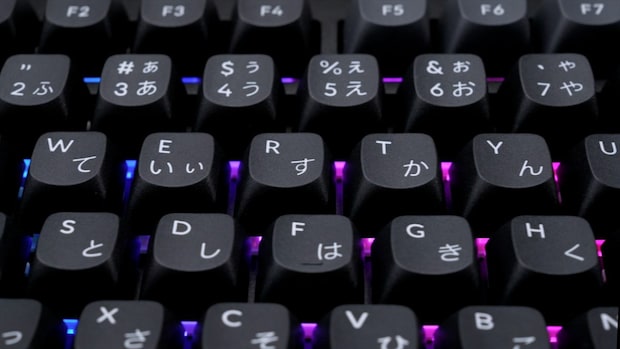 思考のテンポを崩したくない仕事や開発作業、超高速で正確な入力を求められるゲーマーにとっては、やはり有線専用モデルが最適解