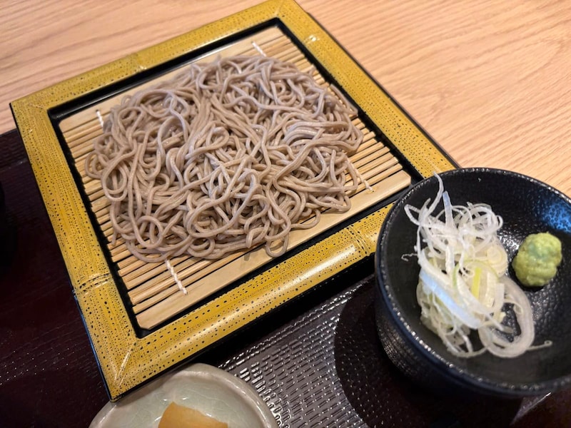 少し料金をプラスするだけで『（小）藪そばサービスセット』にできる！