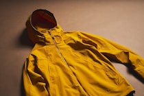 【ワークマンの2900円アウターが凄すぎ】10機能搭載!? 100回洗っても水弾く「最強ソフトシェル」をスタイリストが徹底解説