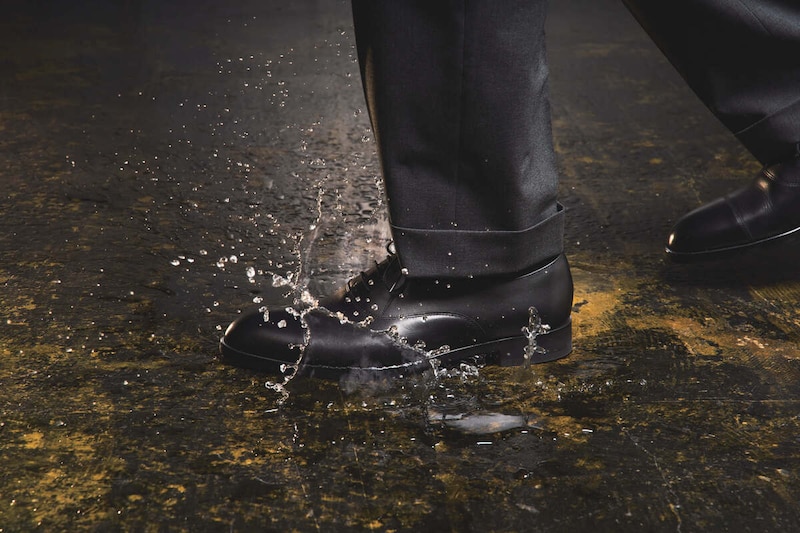 機能を一足に搭載!全天候&路面に対応