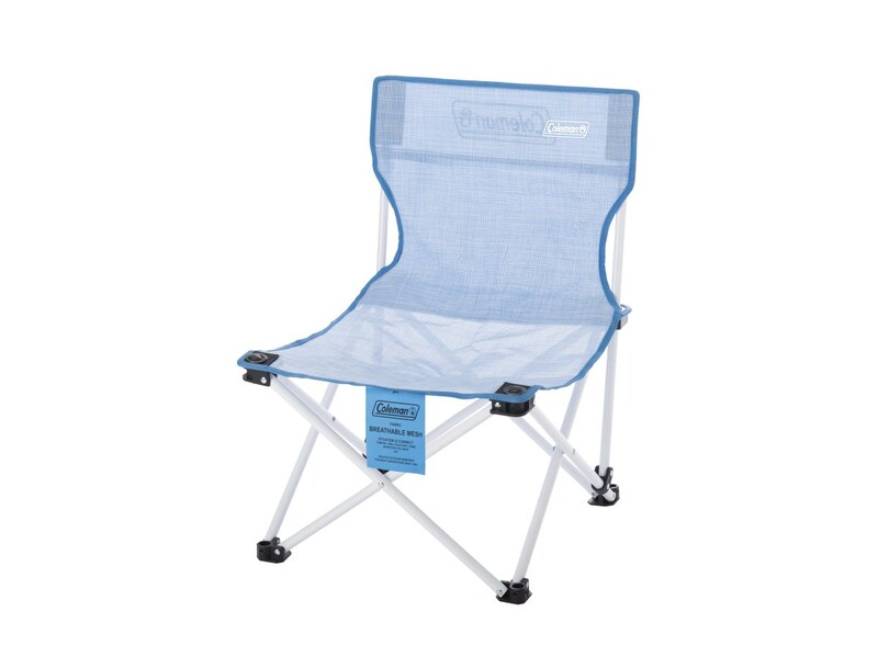 コールマン「ファンチェアメッシュ（クリスタルブルー）」￥3,410／約45×54×66（h）㎝、収納時は約15×13×68（h）㎝／約2.2㎏