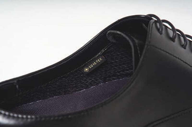 優れた防水透湿性を誇るGORE-TEX採用